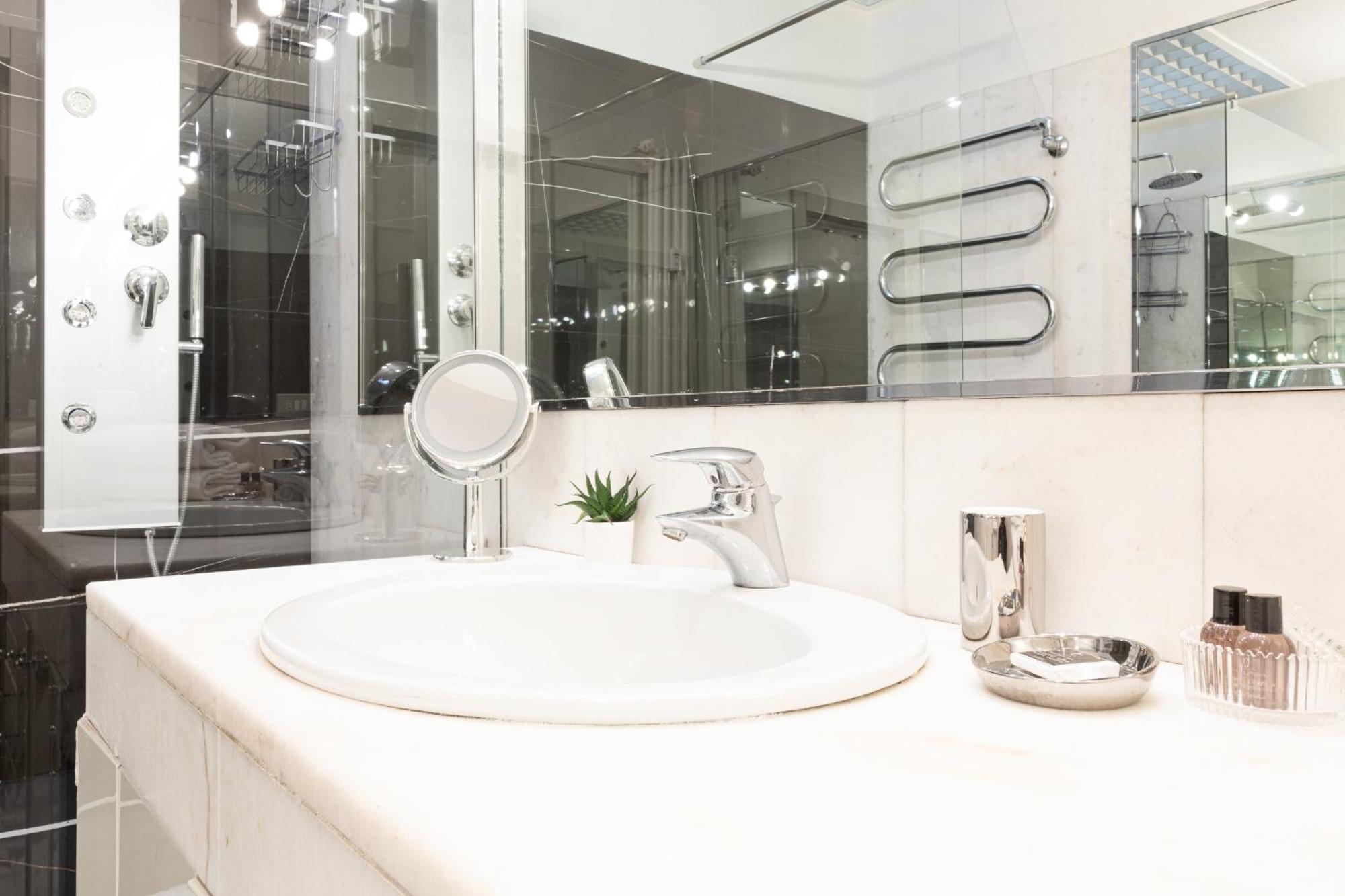Monte Napoleone Split-Level Terrace Apartment - Top Collection Milan Extérieur photo